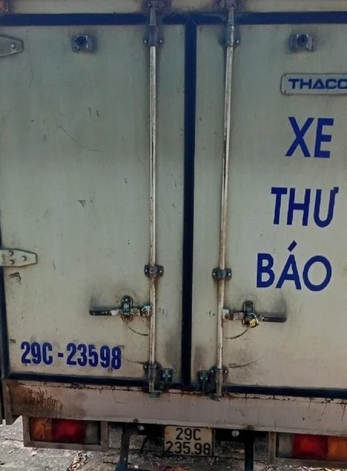 Công an kiểm tra xe gắn biển thư báo, phát hiện bí mật không ngờ