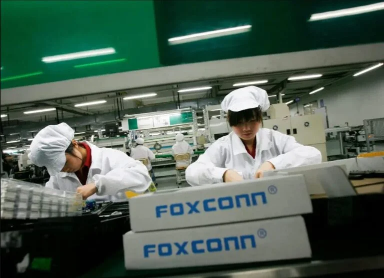 Foxconn không còn là nhà lắp ráp độc quyền iPhone 15 Pro