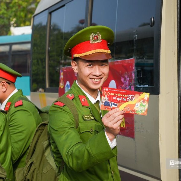 Chuyến xe mùa Xuân đưa hàng trăm học viên CSND về quê đón Tết