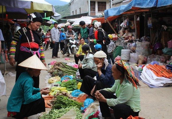 Trảy hội chợ phiên nơi “nước non Cao Bằng”