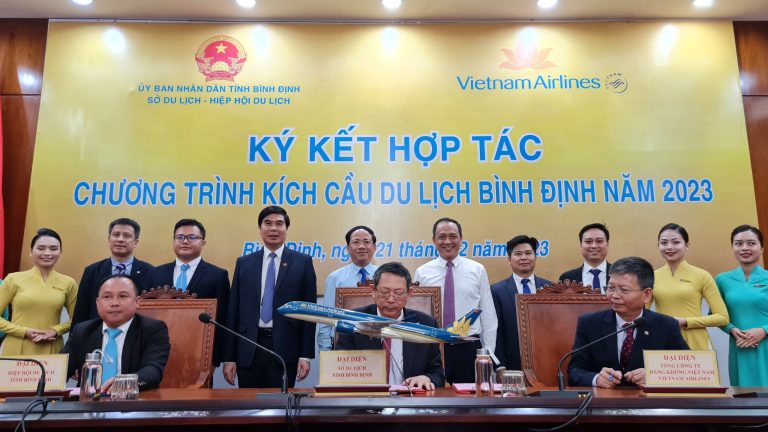 Vietnam Airlines và Bình Định hợp tác kích cầu du lịch