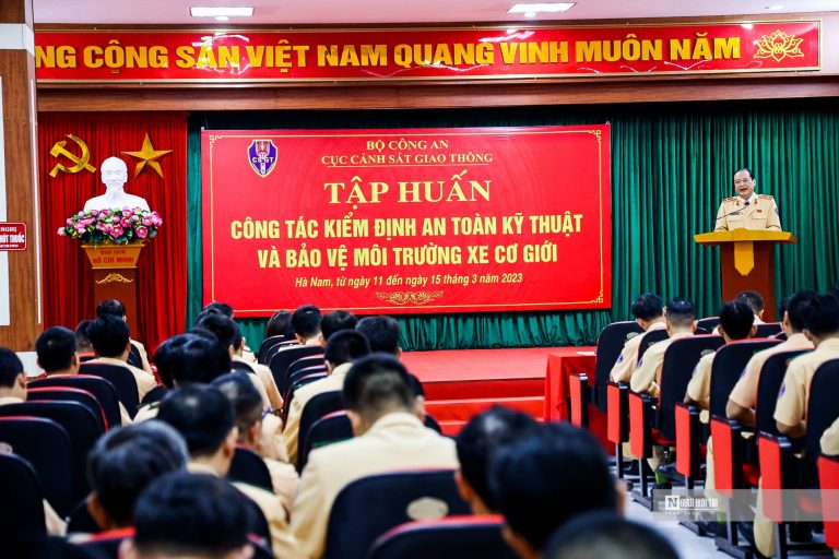 Tăng cường 167 CSGT cho các trung tâm đăng kiểm