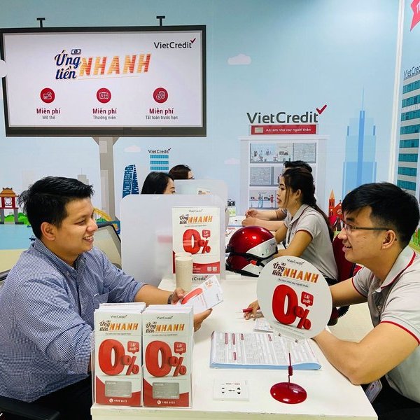 “Bóng” Bản Việt ở VietCredit