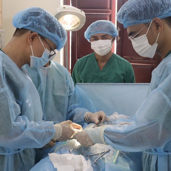 Bệnh xá đảo Phan Vinh phẫu thuật cho ngư dân bị viêm ruột thừa cấp