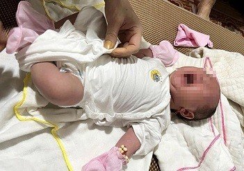 Hà Tĩnh: Bé gái sơ sinh bị bỏ rơi trong đêm kèm lời nhắn xót xa
