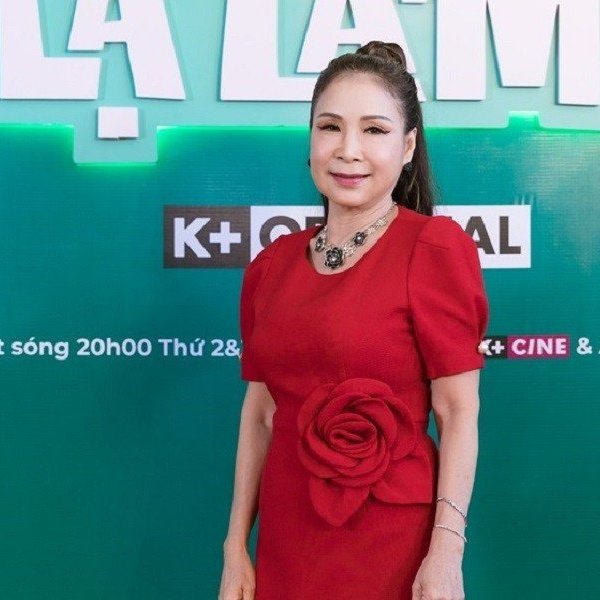 NSND Kim Xuân: “Tôi như trở lại thanh xuân khi cầm kịch bản Nhà mình lạ lắm”