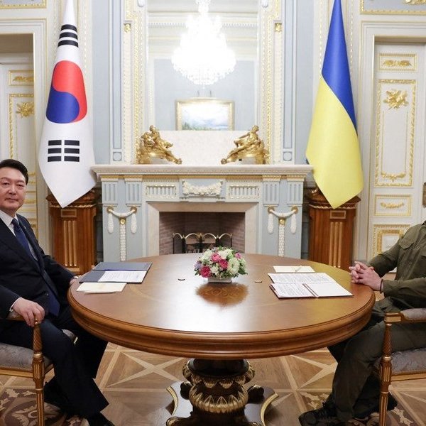 Tổng thống Hàn Quốc cam kết tăng viện trợ quân sự cho Ukraine