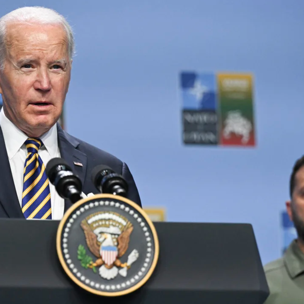 Tổng thống Mỹ Biden lại “lỡ miệng” nói “Nga nên ngừng tấn công Nga”