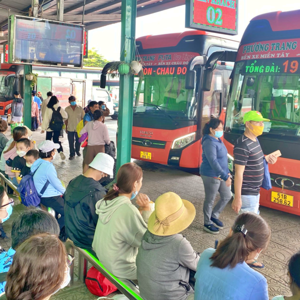 Cao điểm giao thông lễ 2/9, tranh luận cấm xe giường nằm vào nội đô