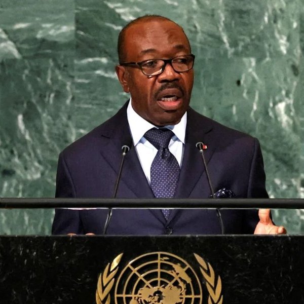 Châu Phi: Một Tổng thống vừa tái đắc cử đã bị lật đổ