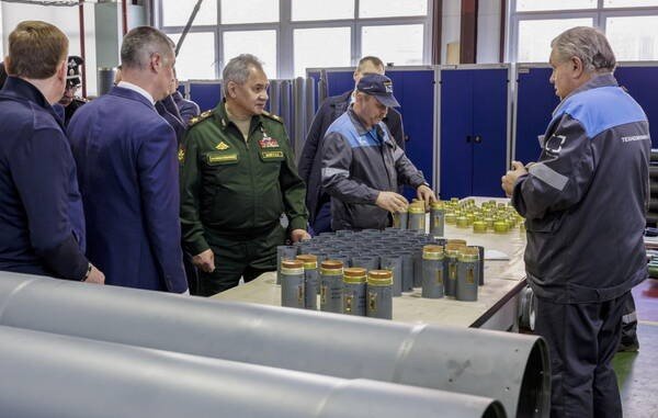 Nguyên liệu từ Ukraine vẫn đang “tuồn” sang Nga để sản xuất máy bay, tên lửa