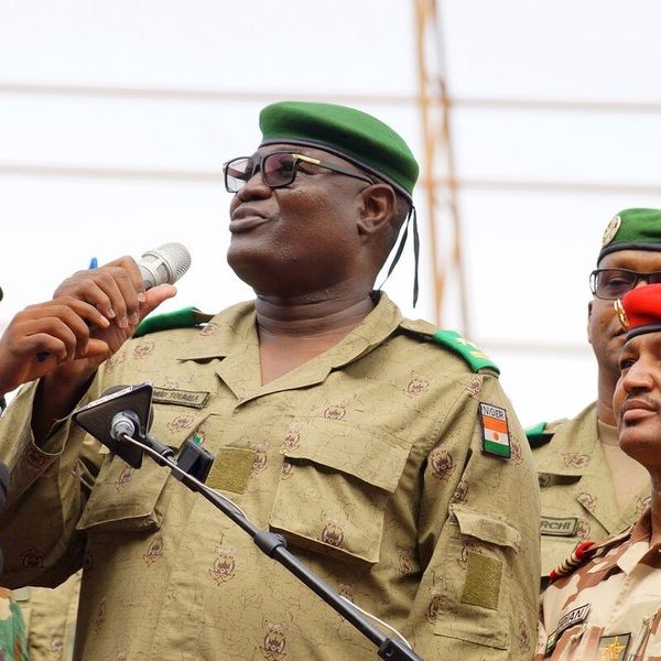 Niger đóng cửa không phận bất chấp tối hậu thư của ECOWAS