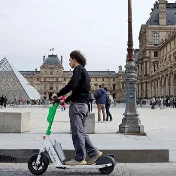 Pháp: Thủ đô Paris sẽ cấm sử dụng xe scooter điện từ 31/8