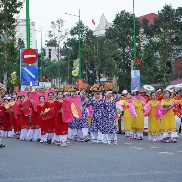 Sôi động Lễ hội đường phố với chủ đề sắc màu Bình Thuận