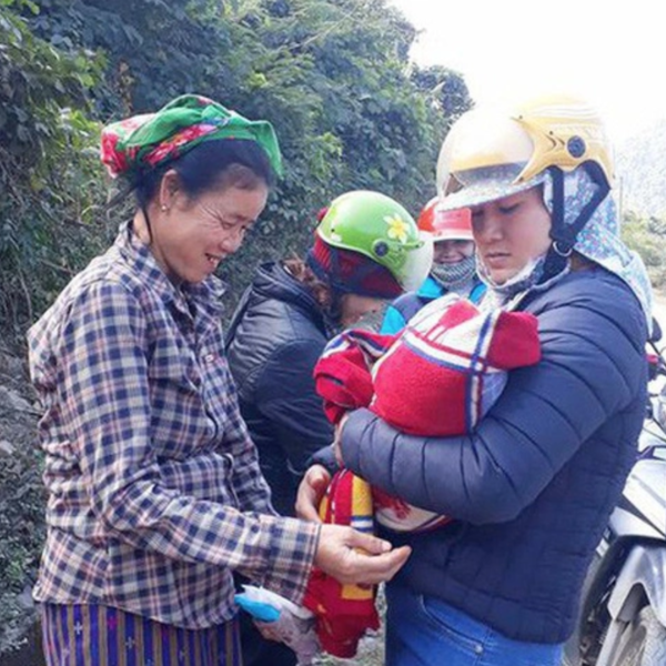 Cống hiến thầm lặng của những "cô đỡ thôn bản" vùng cao: Chuyện chưa kể về những người đỡ đẻ miễn phí vùng khó khăn (Bài 2)