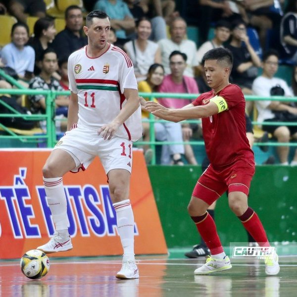 Tuyển futsal Việt Nam thua đậm vì đụng những.. “cây sào”