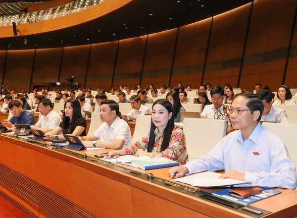 Ngày 24/10, Quốc hội tiến hành lấy phiếu tín nhiệm