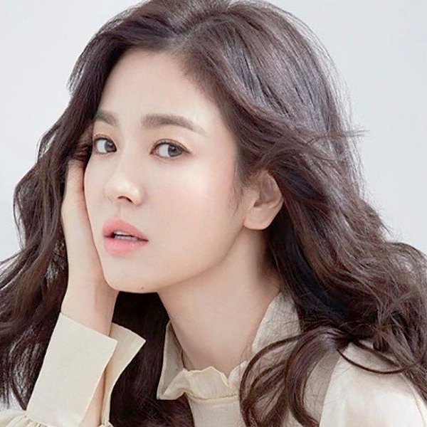 Song Hye Kyo gây sốt cộng đồng mạng sau khi công khai người tình mới