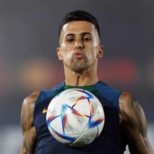 Man City đánh vào “cái nghèo” cuả Barca trong vụ Cancelo