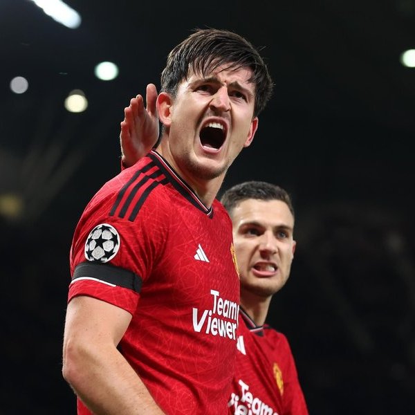 Ghi bàn đưa M.U ngược dòng, Maguire giúp Premier League tạo lịch sử