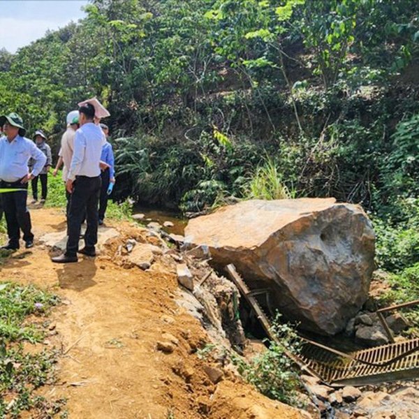 Lâm Đồng: Tạm dừng cấp thuốc nổ cho mỏ khai thác đá mất an toàn