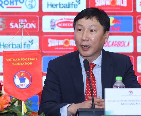 Tân HLV Kim Sang Sik: “Triết lý của tôi là bóng đá chiến thắng”